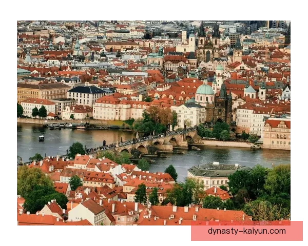 捷克布拉格迎来文化盛宴，吸引全球游客参与庆典活动表现亮眼